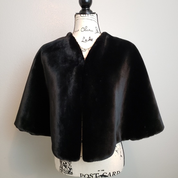Parkhurst Jackets & Blazers - Parkhurst Black Faux Fur Capelet OS